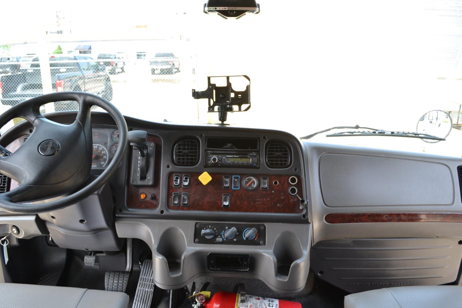 2016 WHITE /GRAY FREIGHTLINER M2-106 with an CUMMINS B6.7L 260HP engine, ALLISON 2500RDS AUTOMATIC transmission, located at 9172 North Fwy, Houston, TX, 77037, (713) 910-6868, 29.887470, -95.411903 - Photo#19